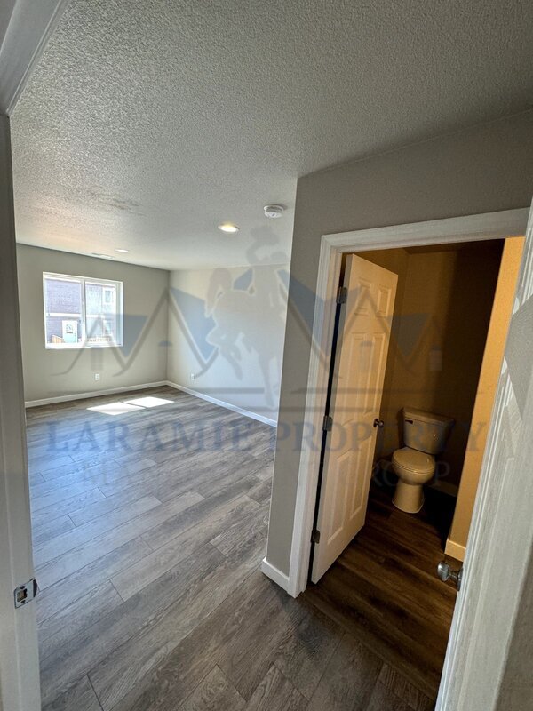 Building Photo - 4521 E Bobolink Ln