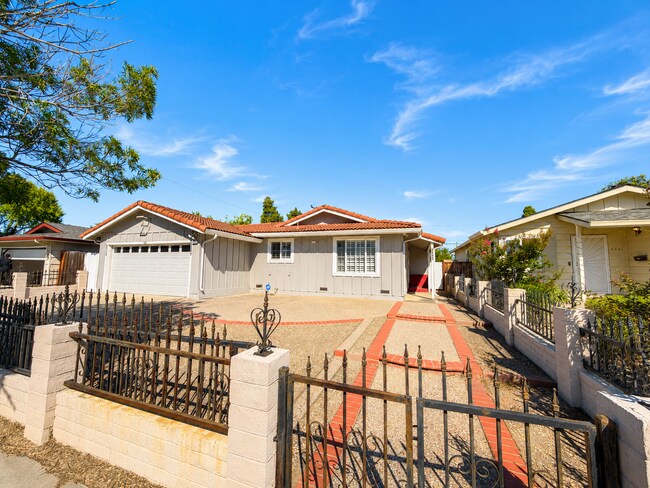 Building Photo - Welcome to this stunning 3 bedroom, 2 bathroom home located in Fremont