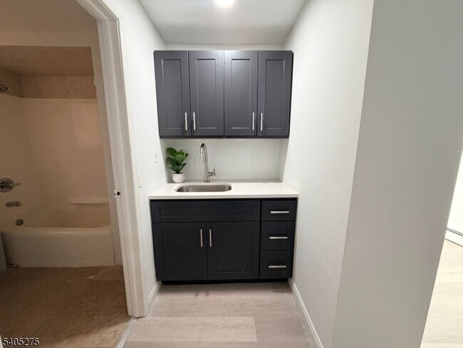 Building Photo - 12 Quincy St