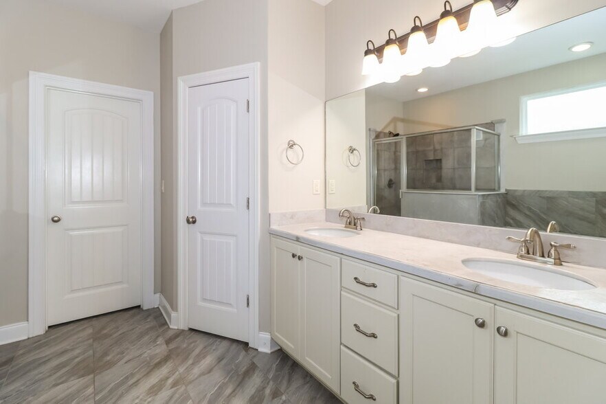 Building Photo - 4743 W Petite Loop