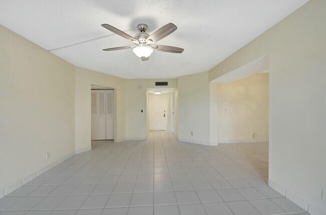 Building Photo - 3810 Via Poinciana