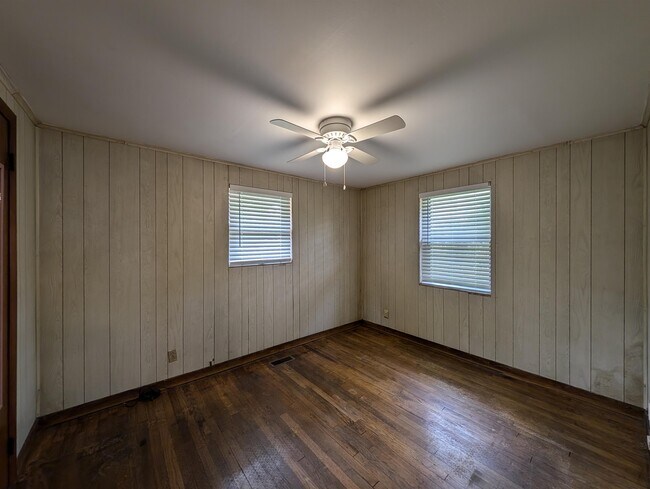Building Photo - 210 Columbian Ave