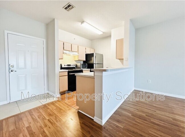 Building Photo - 5463 Vineland Rd