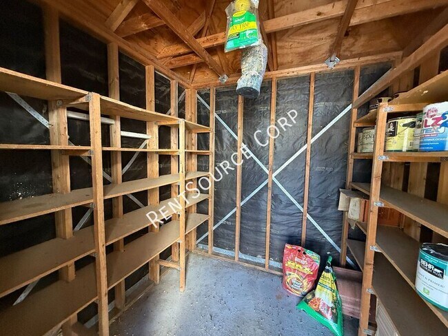 Building Photo - 40055 Castana Ln