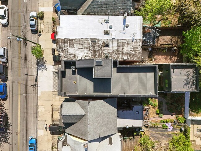 Building Photo - 169 Bowers St