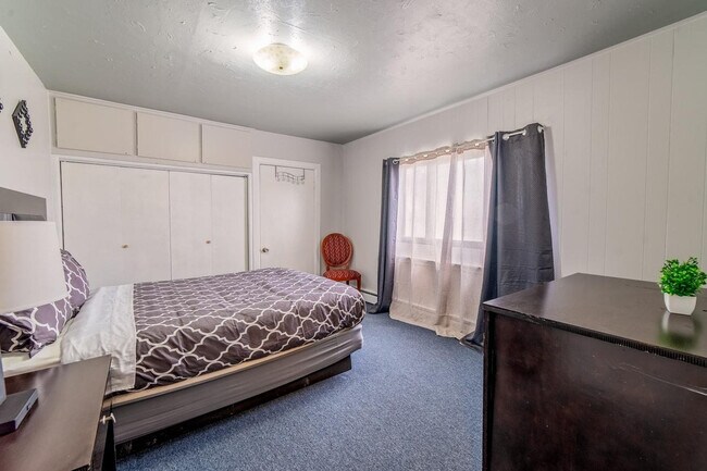 Building Photo - 18732 Dix Toledo Rd