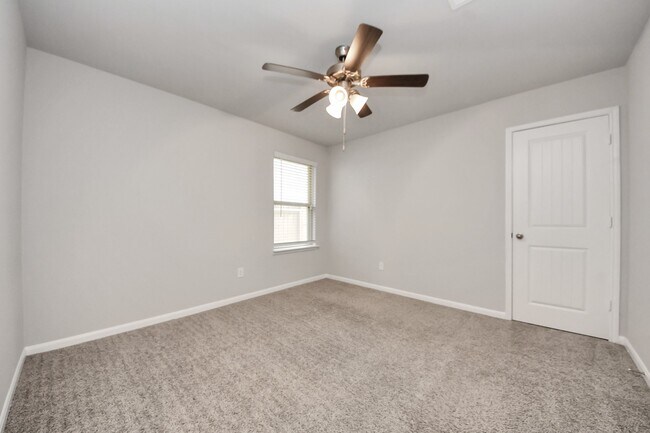 Building Photo - 1615 S City Oaks Ln