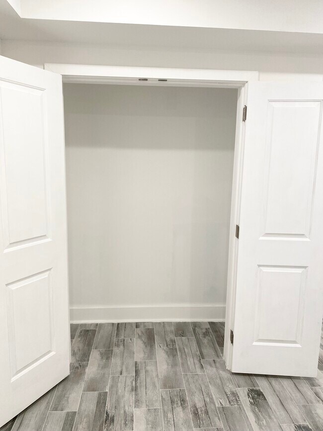 Building Photo - 2425 Frankford Ave