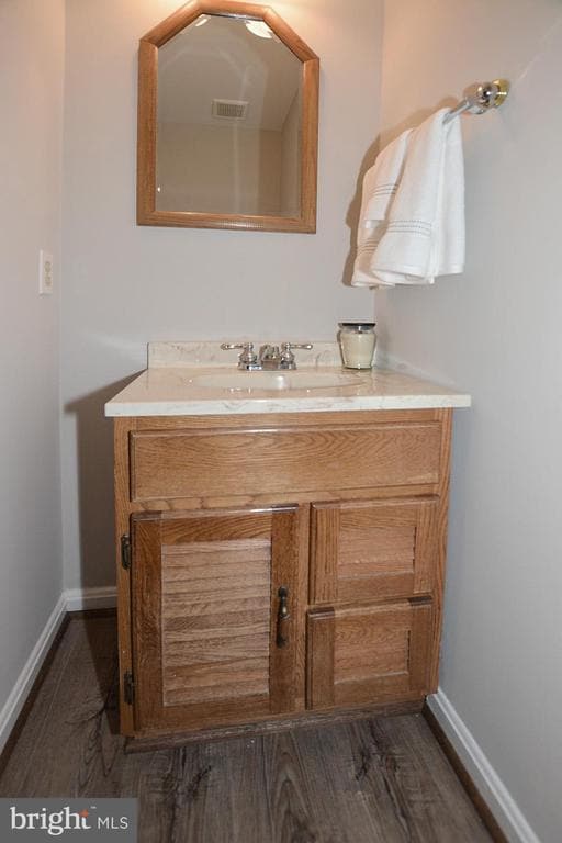 Building Photo - 8323 Stationhouse Ct