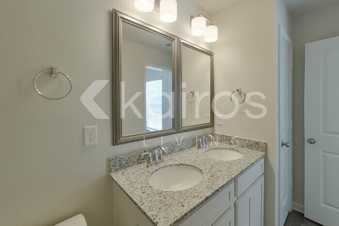 Building Photo - 2529 Banyan Cir