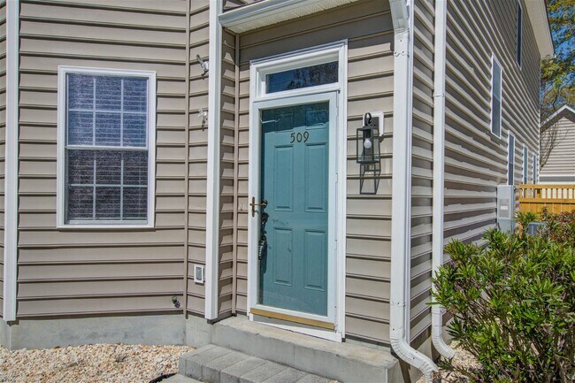 Building Photo - 509 West 2nd North Street, Summerville, SC...