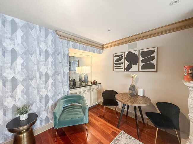 Building Photo - 602 S Front St