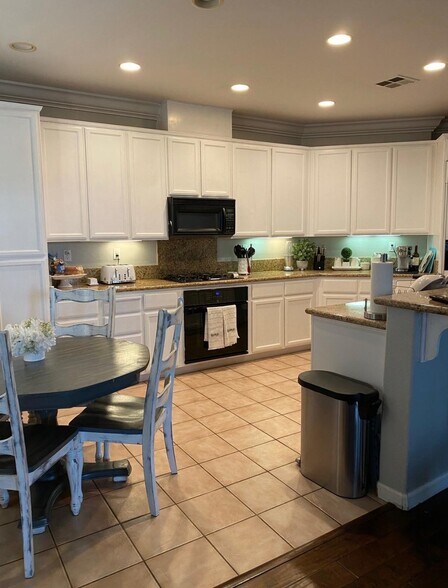 Building Photo - 108 Thelen Ct