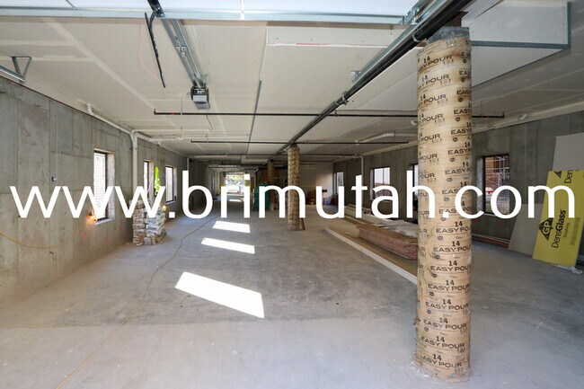 Building Photo - 945 S Washington St