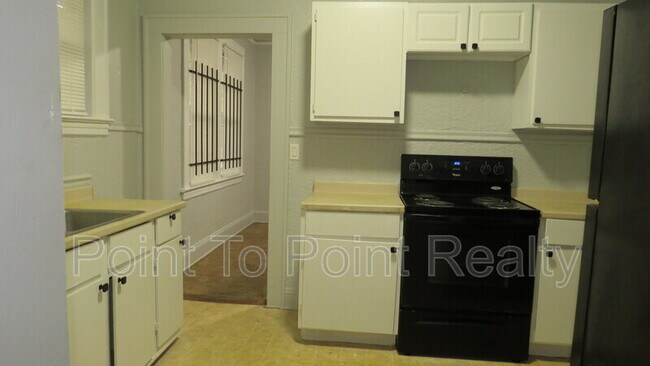 Building Photo - 6590 Sunset Dr