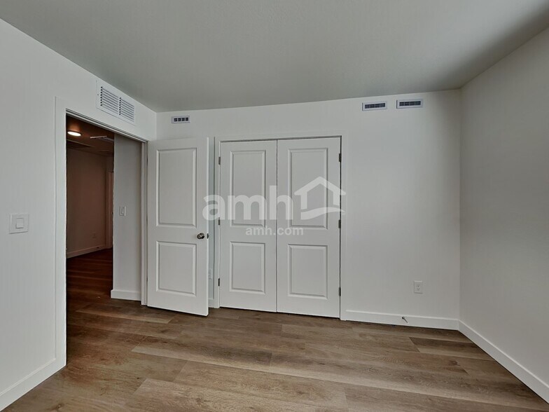 Building Photo - 12504 W Adair Dr