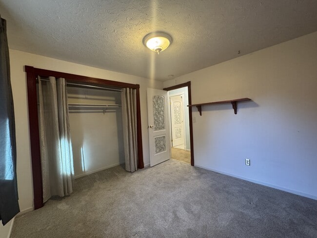 Building Photo - 1855 King Edward Dr