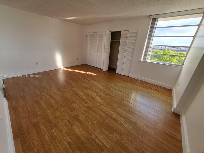 Building Photo - 802 NW 87th Ave