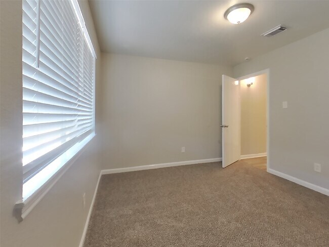 Building Photo - 15802 Echo Canyon Dr