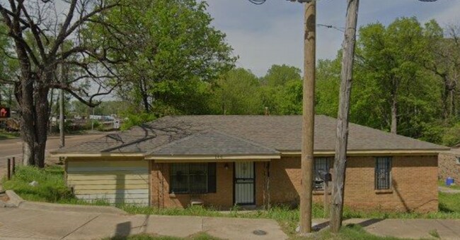 Building Photo - 146 W Brooks Rd