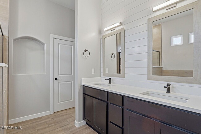 Building Photo - 3740 Model Ln