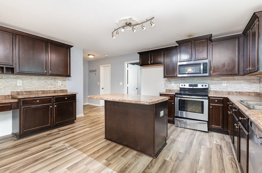 Building Photo - 9702 Pond Vista Ct