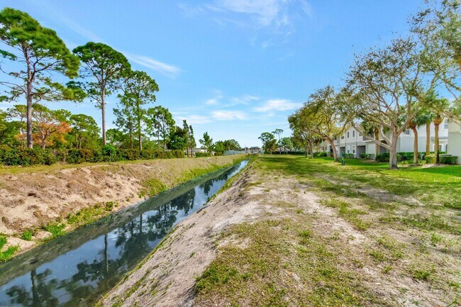 Building Photo - 3070 Grandiflora Dr