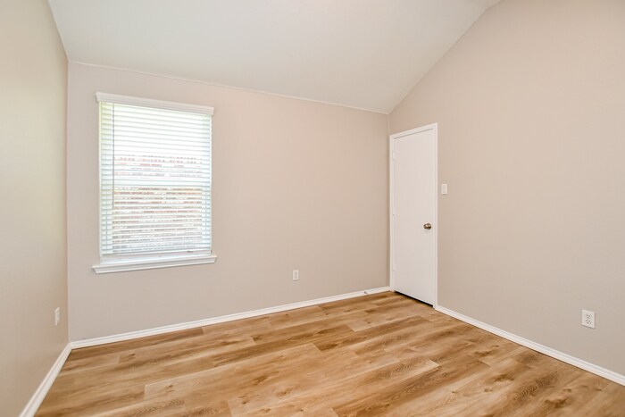 Building Photo - 513 Colt Dr