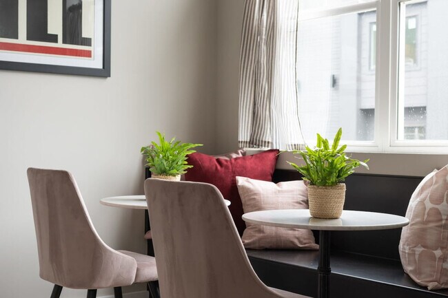 Building Photo - 1405 Napoleon St