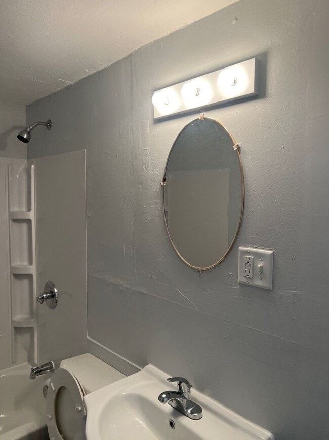 Building Photo - 2525 Parke St