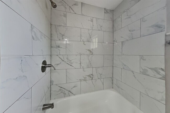 Building Photo - 10210 Rippling Fields Dr