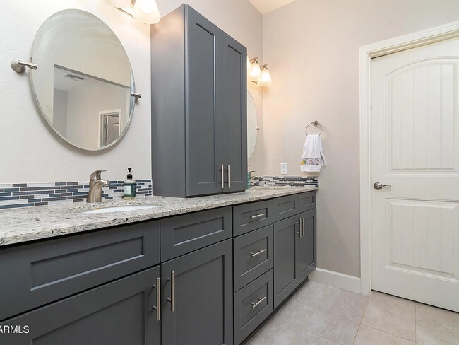 Building Photo - 1406 W Main St