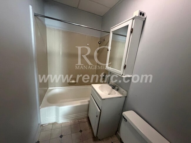 Building Photo - 504-2 Franklin-