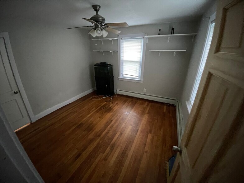 Building Photo - 76 Houlton St