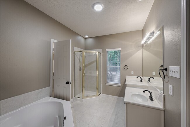 Building Photo - 10 Hancock St