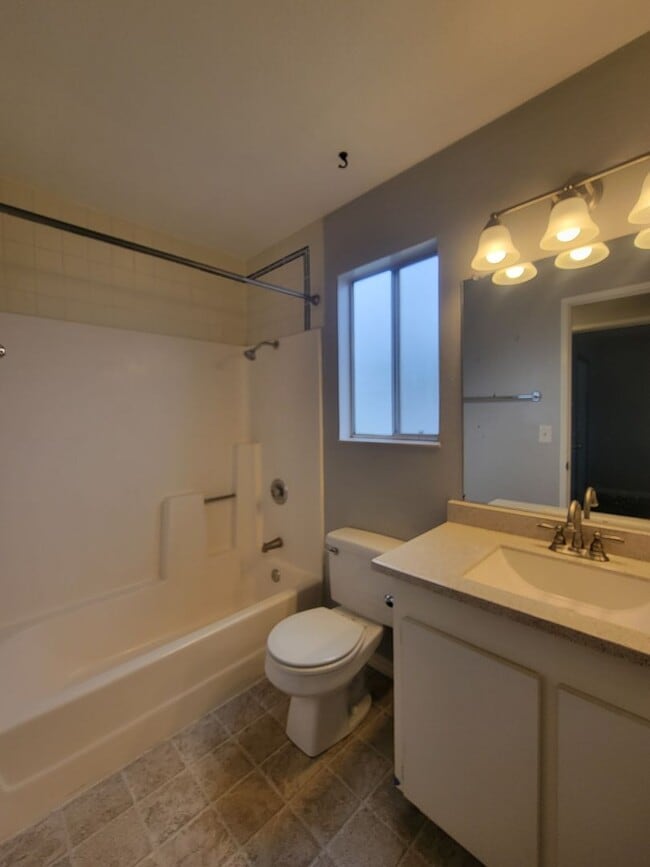 Building Photo - 3 Bedroom 2.5 Bath Corner Lot