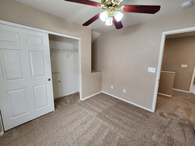 Building Photo - Charming 3 bedroom home with great curb ap...