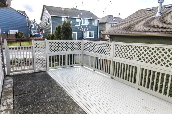 Building Photo - Beautiful and modern two story home in Cop...