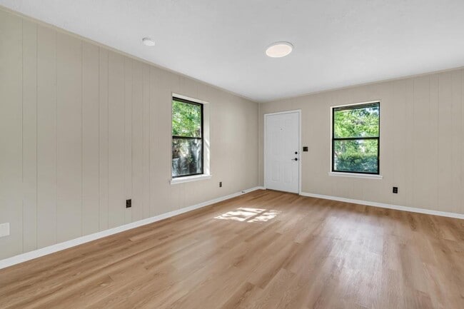 Building Photo - 104 N Oneal St