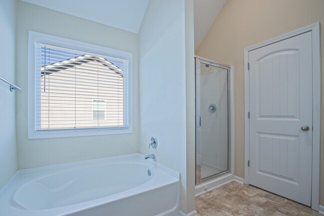 Building Photo - 678 Red Oak Ln