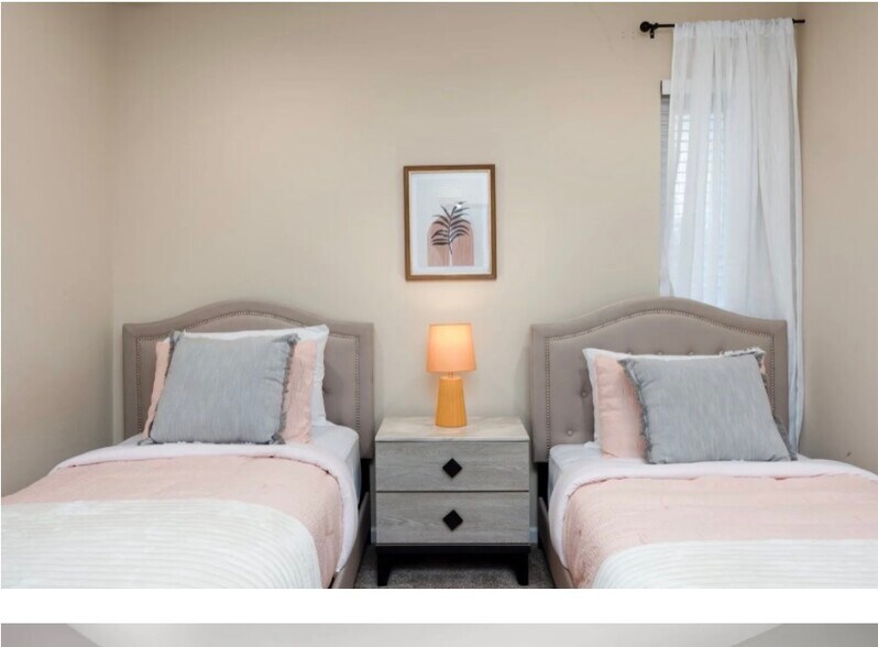 Building Photo - 24641 Ashland Dr