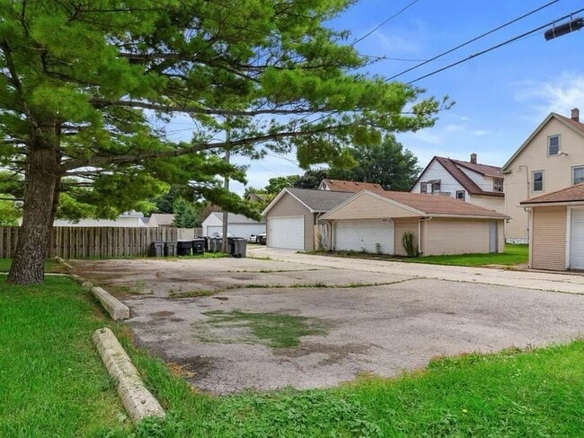 Building Photo - 3815 E Layton Ave