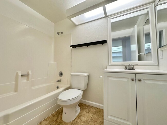 Building Photo - Beautiful 2 bedroom Condo off Adams Ave wi...