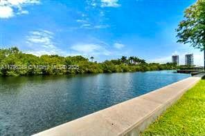 Building Photo - 3401 N Country Club Dr