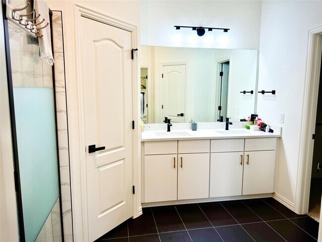 Building Photo - 1209 Cole Ests Dr