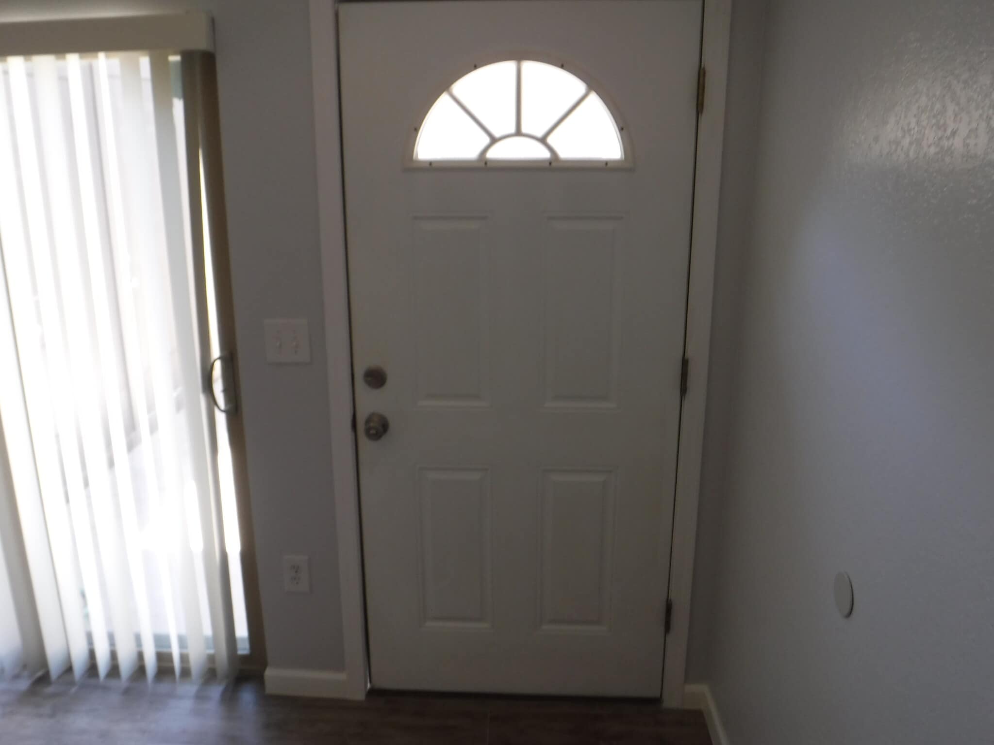 Building Photo - 712 N Santa Barbara #16