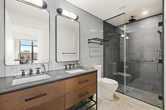 Building Photo - 1425 Hudson St