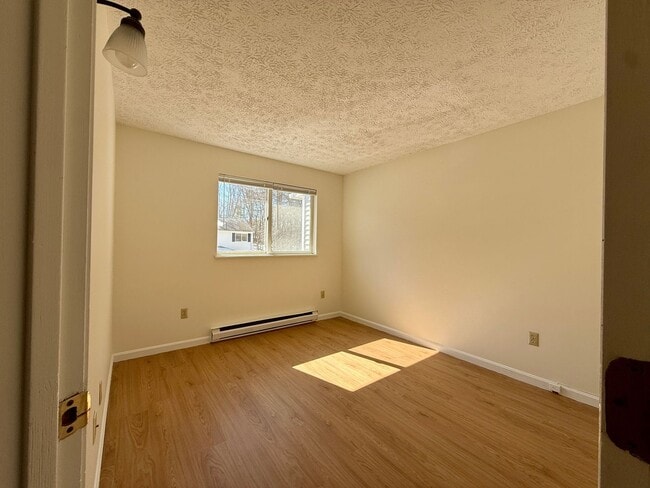 Building Photo - 37 Oakwood Terrace