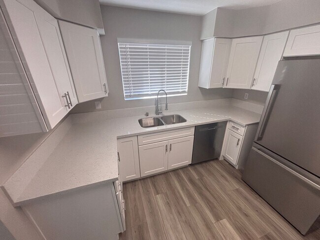 Building Photo - Newly Renovated Two Bedroom Condo