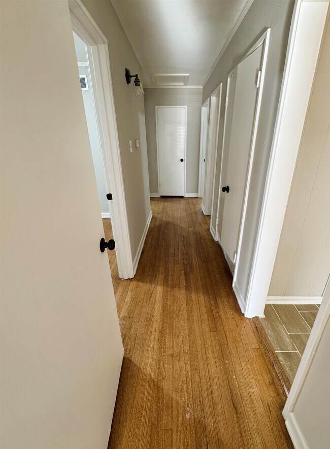 Building Photo - 1474 N Graham St